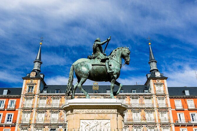Madrid: VIP Royal Palace & Cathedral with tickets & hotel pickup - Almudena Cathedral in 15 minutes: orientation without the overload