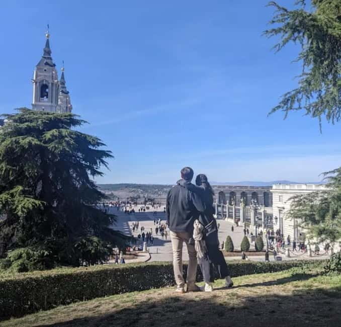 Madrid: Welcome to Madrid Guided Walking Tour - Learning where to eat and shop like a local