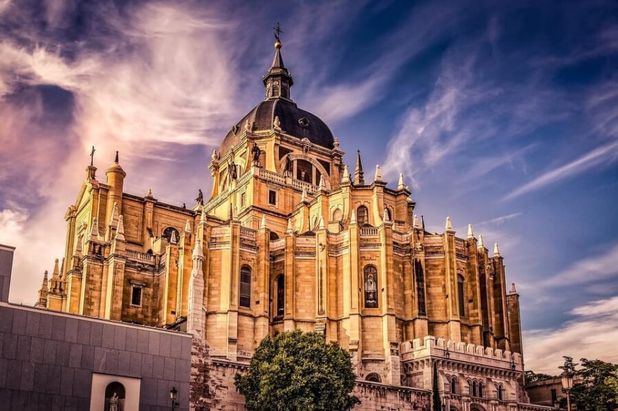 Madrid: Welcome to Madrid Guided Walking Tour in English - Gran Vía and 19th-century modernization: why this boulevard looks the way it does