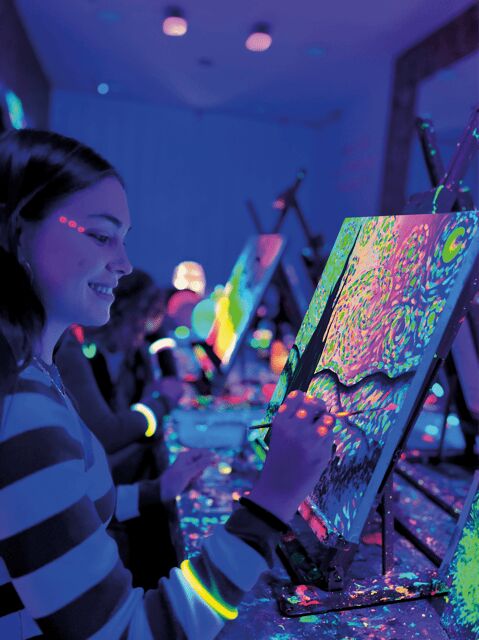 Madrid: Wine Gogh Glow Academy Paint and Sip Classes - Acrylics on a Blank Canvas, With Wine in the Mix