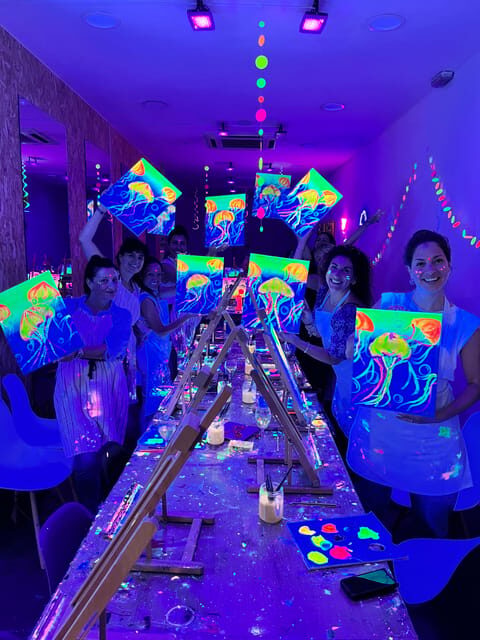 Madrid: Wine Gogh Glow Academy Paint and Sip Classes - Taking Your Artwork Home: Canvas Bag and Madrid Reality
