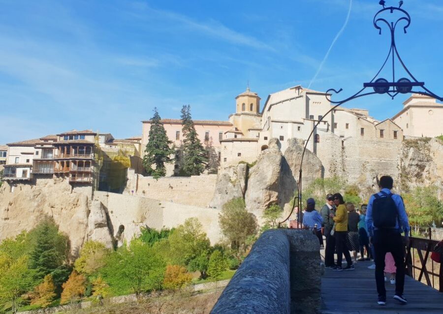 Madrid:Full Day Trip to Cuenca, Cathedral and Hanging Houses - Reviews highlight: what to expect from Sergi and the tour style