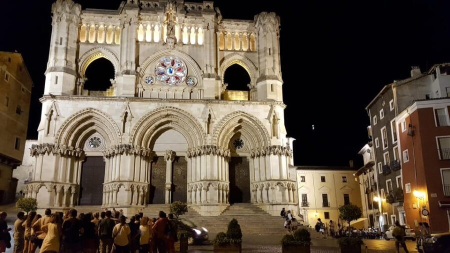 Madrid:Full Day Trip to Cuenca, Cathedral and Hanging Houses - Barrio del Castillo walk: Cuenca’s medieval center from the highest part
