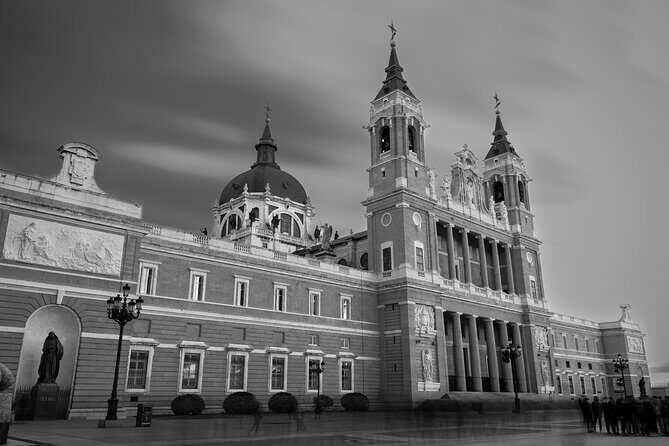 Madrid’s History, Bites & Sips – An Intimate Tour Since 2018 - Pacing, Comfort, and How to Make the Walk Feel Effortless