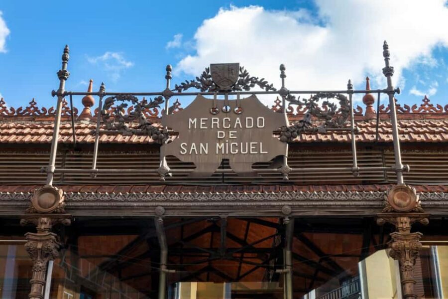 Madrid’s Walking Tour: A Food Tasting Journey - Real Monasterio de la Encarnación to Plaza de Oriente: the calm start before the cravings