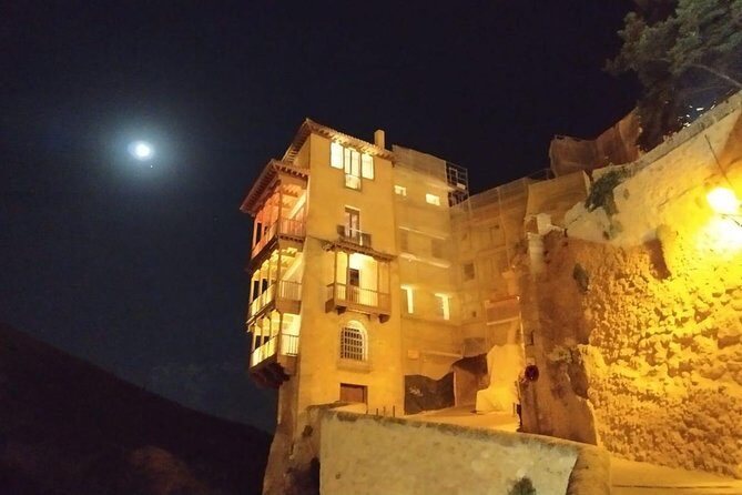 Night Walking Tour of Medieval Cuenca - Stop 1: Casas Colgadas, the Hanging Houses in the dark