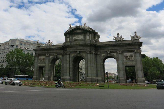 Panoramic Private Tour Madrid with hotel pick up - Royal Palace Quick Hit: What You See in 10 Minutes (and What You Might Skip)
