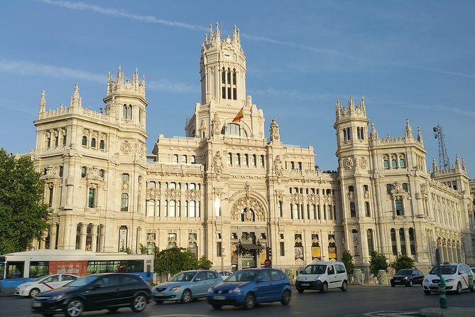 Panoramic Private Tour Madrid with hotel pick up - From Fuente de Neptuno to Plaza de Cibeles: Two Fountains, One Smart Photo Loop