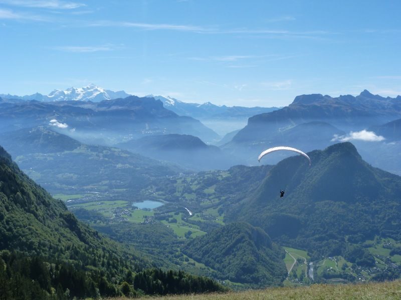 Paragliding Tandem Flight from Madrid - What Happens Before You Lift Off (And What You Actually Do)