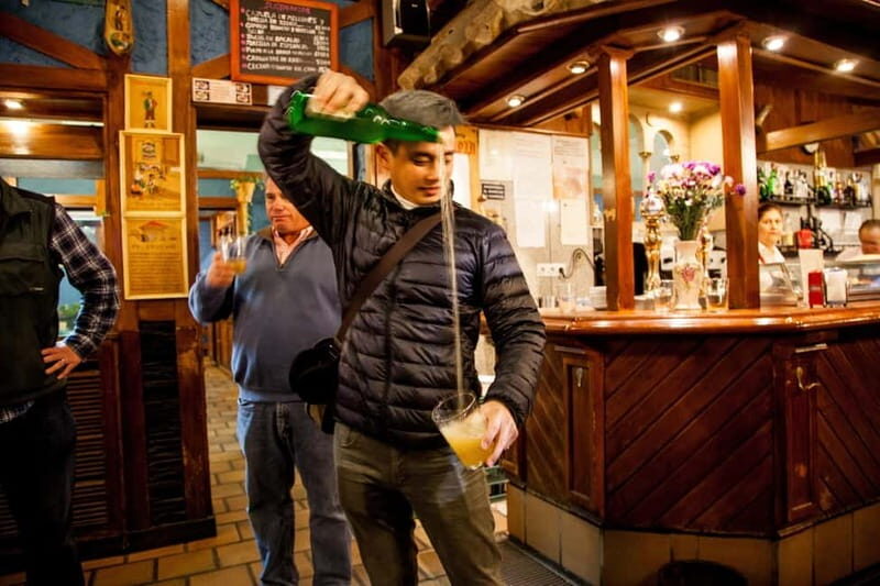 Personalised Traditional Madrid Night Tapas and Drinks Tour - Plaza de las Cortes and the final bar: finish full, not rushed