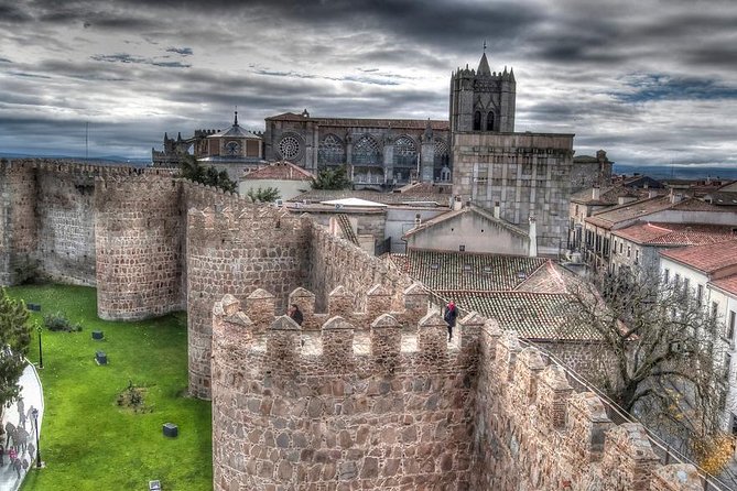 Private 3-hour Walking Tour of Avila with official tour guide - Real Monasterio de Santo Tomás: Gothic Outside Looks