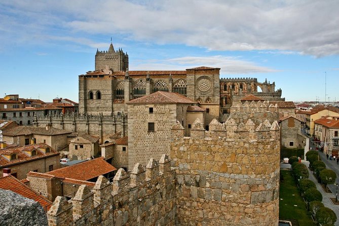 Private 3-hour Walking Tour of Avila with official tour guide - The Walls of Ávila: Your Main Storyline