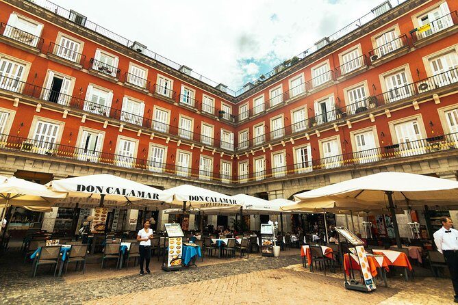 Private City Kickstart Tour: Madrid - Meet at Pl. de Isabel II and Start When You Want