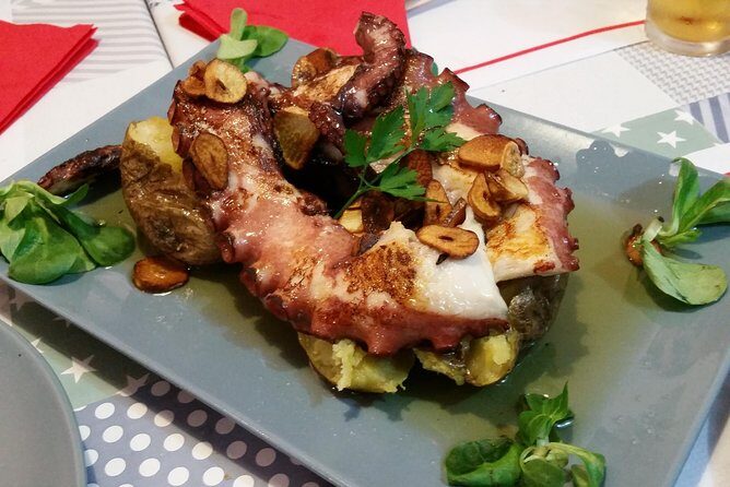 Private Food, Tapas & Wine Tour of Madrid with Customizable Menu All Included - Lunch “tavern crawling” in Madrid style (and how not to overplan dinner)
