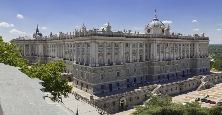 Private guided tour Royal Palace & Royal Collections Gallery - The Royal dining room and the private spaces of power