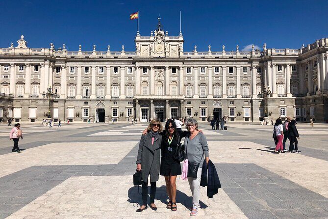 Private Half-Day Guided Tour of Madrid: 2H by private vehicle & 2H walking - Puerta del Sol: the heartbeat stop and the Zero Kilometer marker
