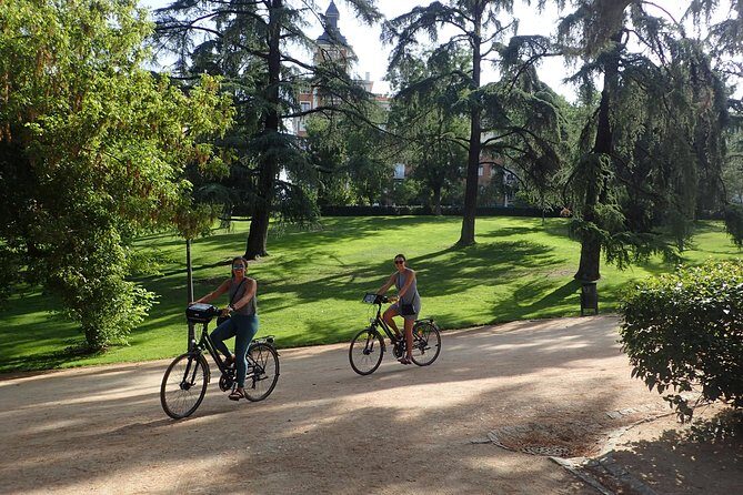 Private Madrid City Tour | Regular Bike/E-Bike | Groups from 32€ - Private route control: how customization changes your Madrid day