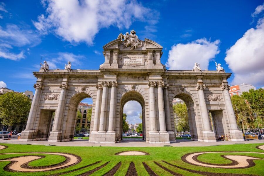 Private Madrid Highlights Walking Tour - Where you meet and how the pace feels