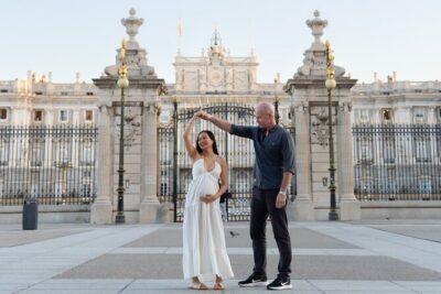 Private Photo Session Tour for Couples in Madrid - Plaza Mayor: Classic Madrid Square Photos in About 10 Minutes