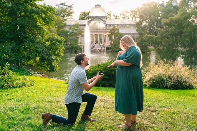Private Photo Session Tour for Couples in Madrid - Plaza de la Villa: Old Madrid Texture and a More Local Feel