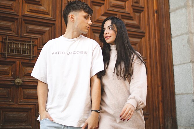 Private Photographic Session by Puntos de Madrid - Gran Vía and Callao: the street-glam Madrid look
