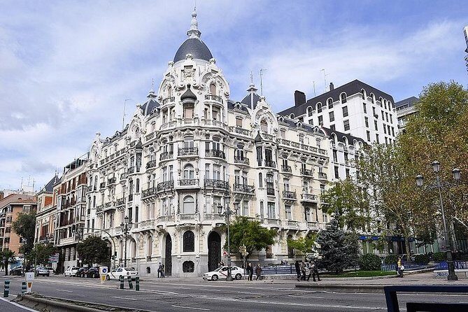 Private Tour: Madrid City Tour - Gran Vía squares and Parque del Oeste: Madrid’s “walk a little, see a lot” rhythm