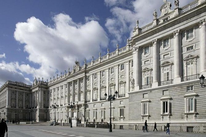 Private tour of the Royal Palace of Madrid - Getting the most from the palace rooms