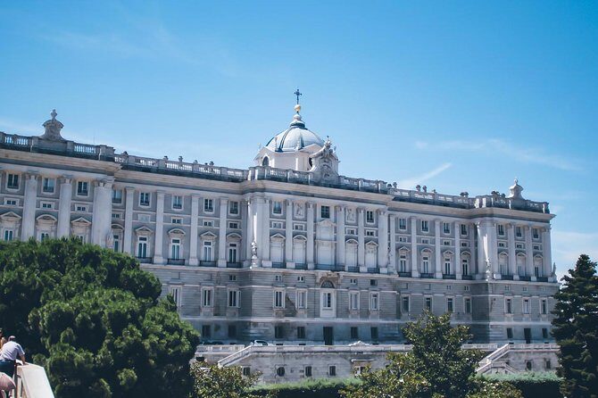 Private tour of the royal palace, private guide, fast entrance and pick up at the hotel. - Key highlights at a glance