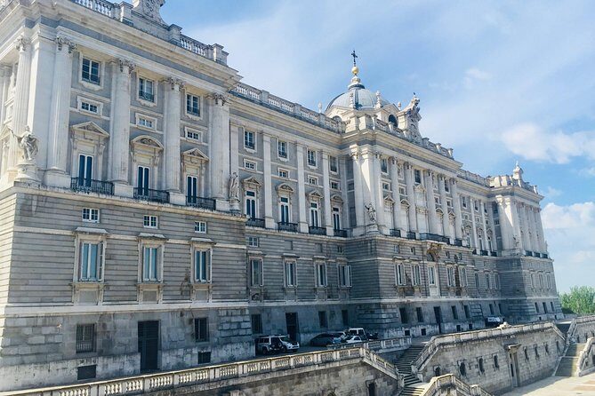 Private tour of the royal palace, private guide, fast entrance and pick up at the hotel. - Royal Palace made easy with a private guide and fast entrance