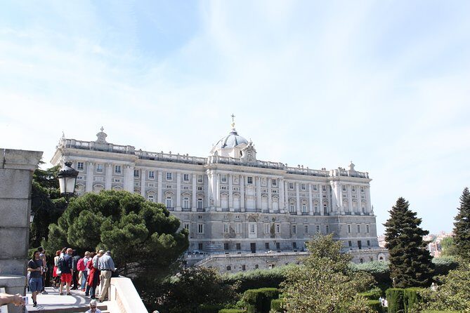 Private tour of the royal palace, private guide, fast entrance and pick up at the hotel. - Price and value: is $174.21 per person a good deal?