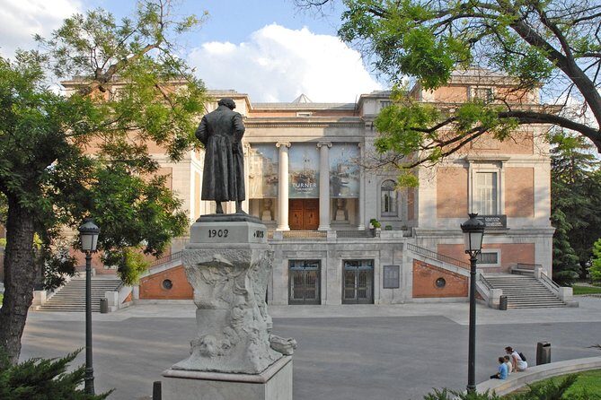Private Tour: Prado Museum Tour with Skip-the-Line Access - Las Meninas: the painting that keeps pulling you closer