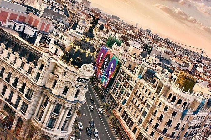 Private Tour: Santiago Bernabeu Stadium & Modern Madrid with Hotel pick up - Modern Madrid Stops: Square of Madrid, Palacio de Linares, and Palacio de Cibeles