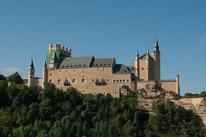 Private Tour: Segovia Day Trip from Madrid - Stop 2: Aqueduct of Segovia, Roman engineering for photos