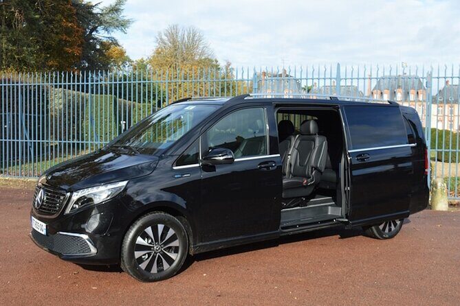 Private Transfer: Madrid to Madrid Airport MAD in Luxury Van - Meet-and-greet at your hotel reception (with a name sign)