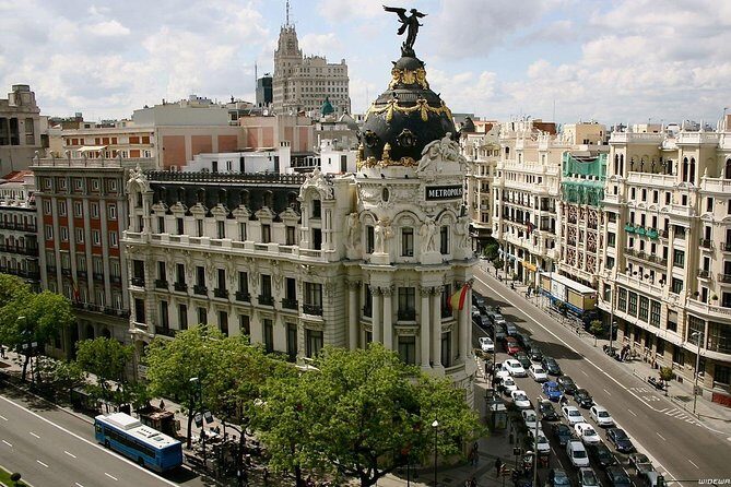 Private Transfer: Madrid to Madrid Airport MAD in Luxury Van - The 25-minute ride to MAD: what to plan for