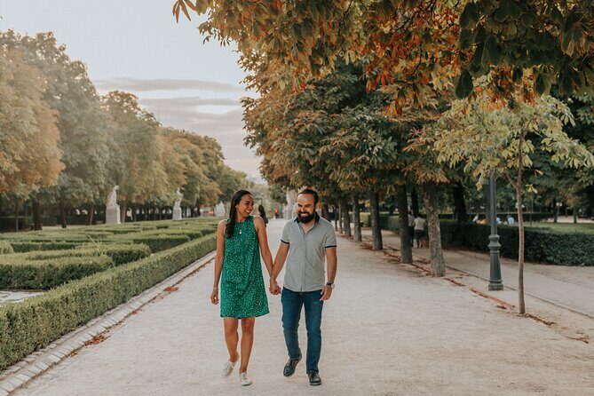 Private Vacation Photography Session with Photographer in Madrid - Retiro Park and El Palacio Real: when you want softer frames and classic backdrops