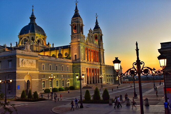 Private VIP tour Royal Palace and city tour. All of Madrid in one day - Two museum hits: why orientation matters on a short day