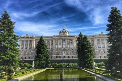 Private VIP tour Royal Palace and city tour. All of Madrid in one day - Bourbon-era Madrid by car: Cibeles, the 19th-century architecture, and UNESCO Passage of Light