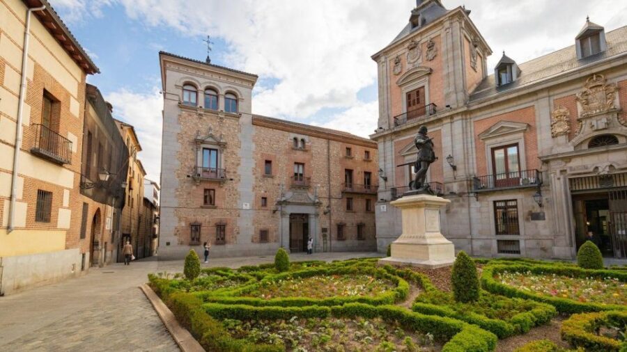 Private Visit to the Royal Palace and Walking Tour of Madrid - Hotel pickup and the quick hop to Debod Temple views