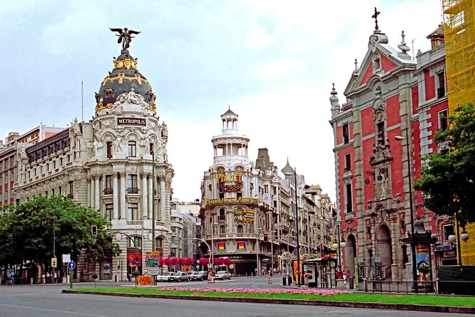 Private walking tour Madrid: Secrets and must - Getting started: pickup, meet-up, and how you’ll find your guide
