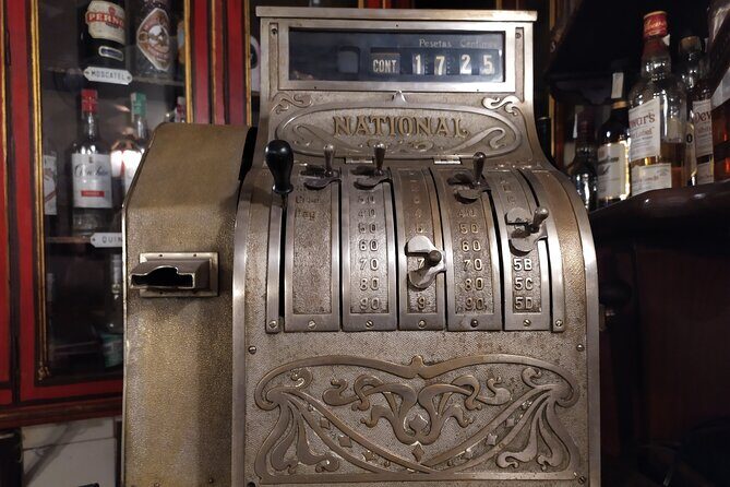 Private walking Tour: The oldest taverns of Madrid - Timing and comfort: when crowds matter