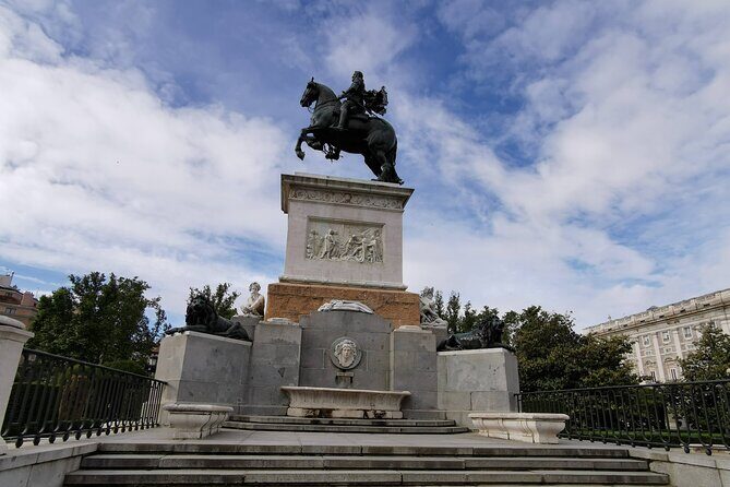 Private Walking Tour to Royal Palace and Old Town of Madrid - Price and what you’re really paying for (up to 8 people)