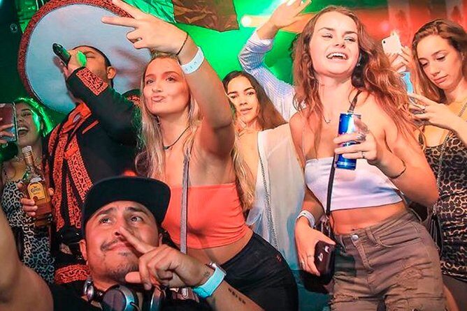 Pub Crawl Madrid by Mad Party Crew - Stop 2: Hood Dogs (Planet Club) Keeps the VIP Deal Going