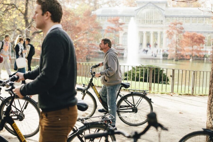 Rent a Bike in Madrid -Free phone holder and selfguided tour - Key Points at a Glance