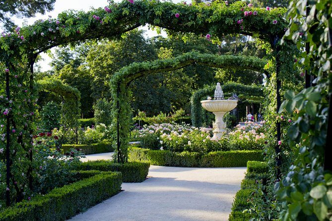 Retiro Park bike tour- Get transported to the XVI century - City-center start: where the ride finds its story