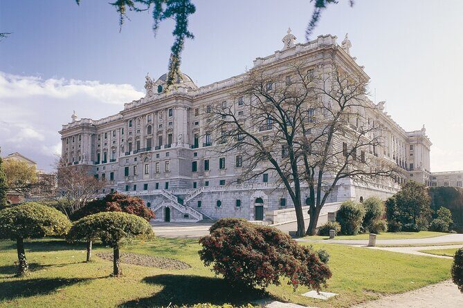Royal Palace of Madrid Early Entrance Tour Skip-The-Line Ticket - Meeting at Julià Travel Madrid and Getting to the Palace Doors