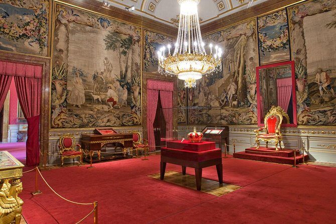 Royal Palace of Madrid Early Entrance Tour Skip-The-Line Ticket - Radio System and Group Size: How to Stay Oriented in a Crowded Palace