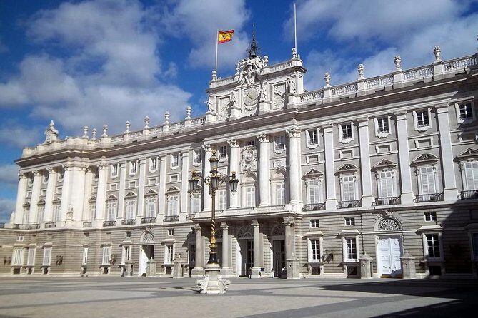 Royal Palace of Madrid Early Entrance Tour Skip-The-Line Ticket - Inside the Official Residence: The Palace Rooms You’ll Actually Remember