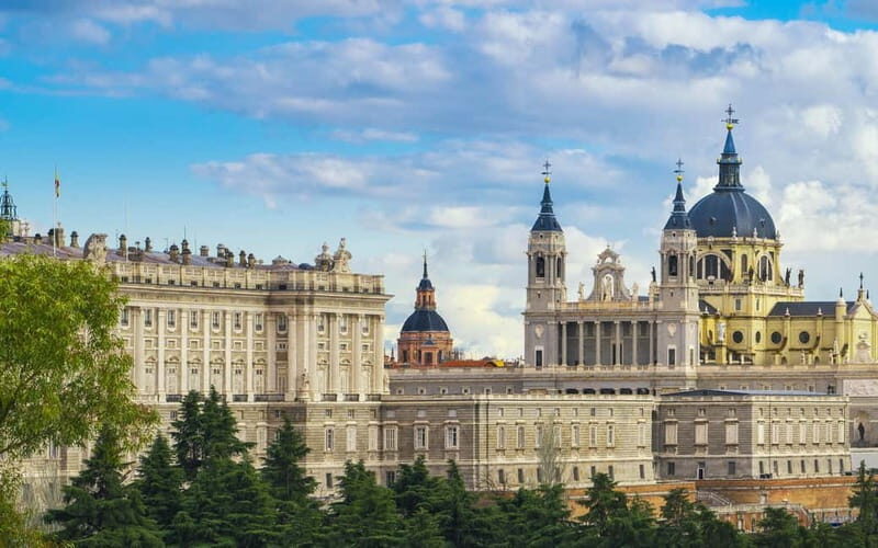 Royal Palace of Madrid: Private tour with entrance included - The Palace’s Signature Rooms: Throne Room to Hall of Mirrors
