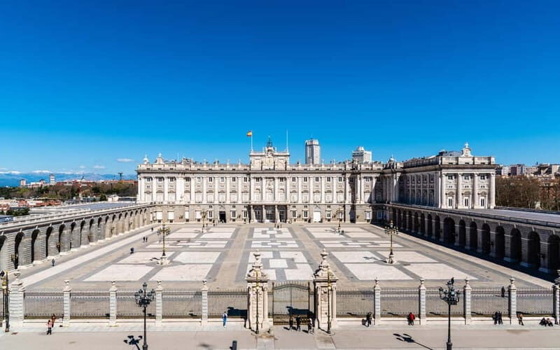 Royal Palace of Madrid: Private tour with entrance included - Practical Tips to Make the Most of Your 2.5 Hours